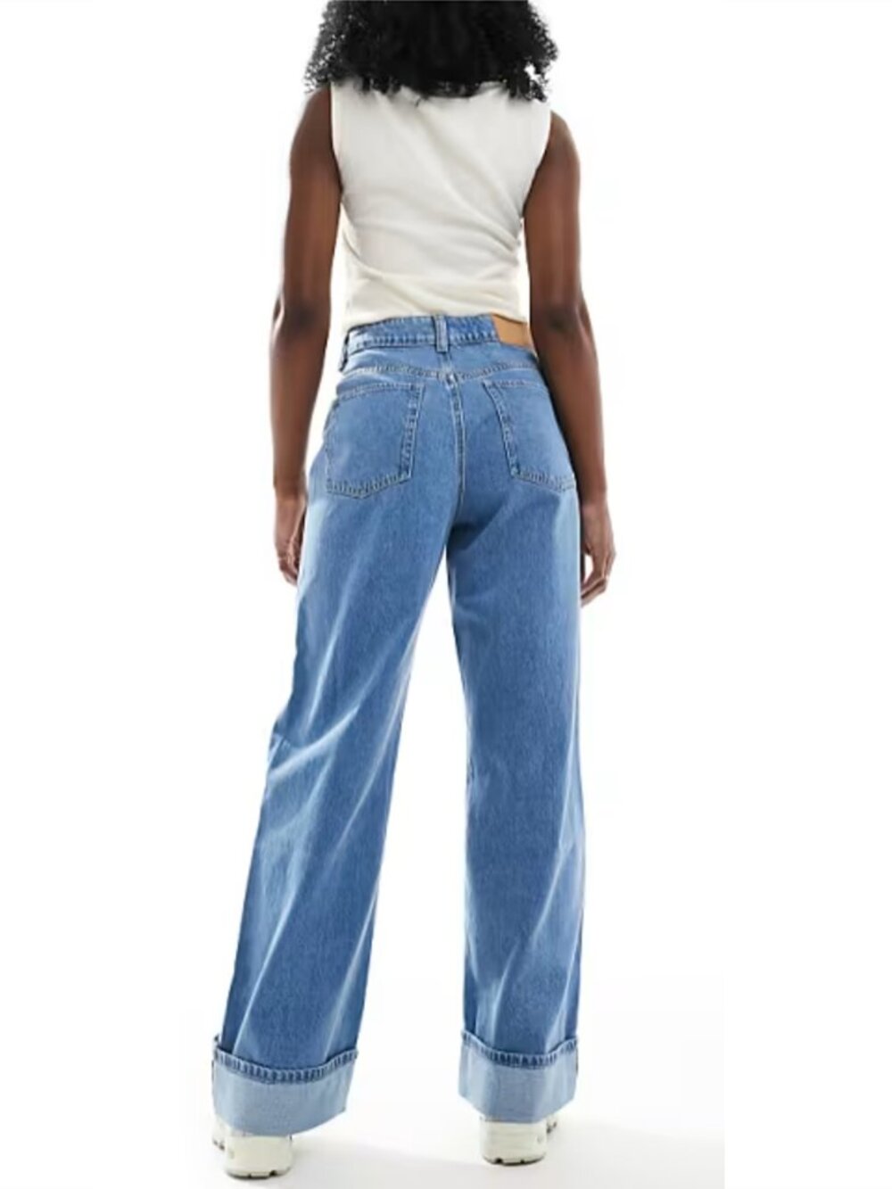 ASOS DESIGN l Loose Jean with Deep Turn Up Cuff, Clean Mid Blue, size 16 - Picture 2 of 8